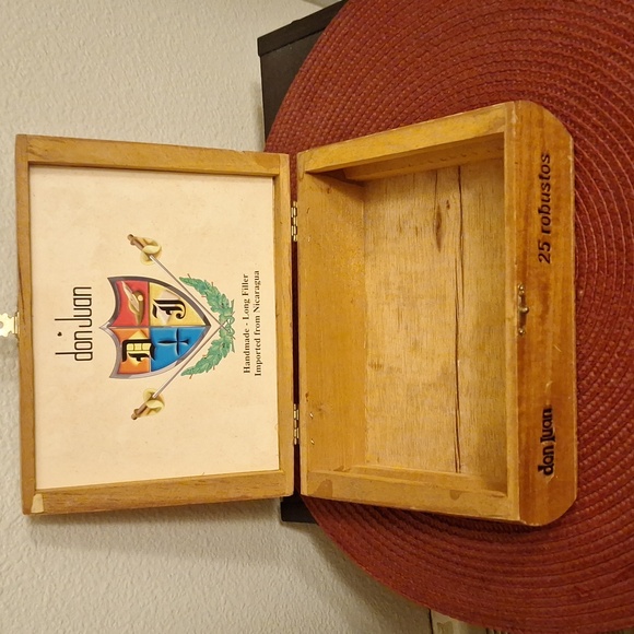 Cigar box - Picture 2 of 3